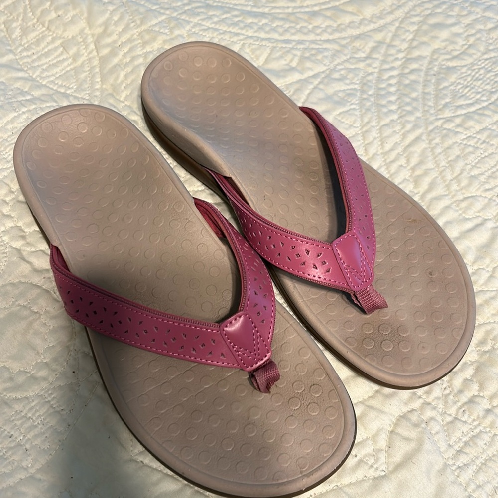 Pink vionic sandals